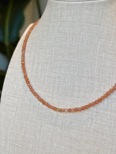 Collier en pierre de soleil