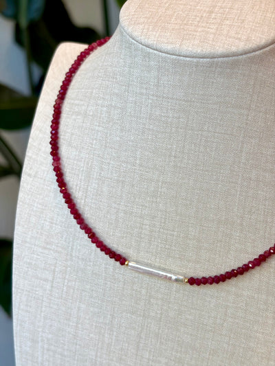Collier en jade rouge & perle d'eau douce